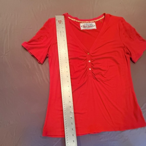 Robert Graham Red Ruched Short Embroidered Sleeve Tee Size Large - Picture 7 of 9